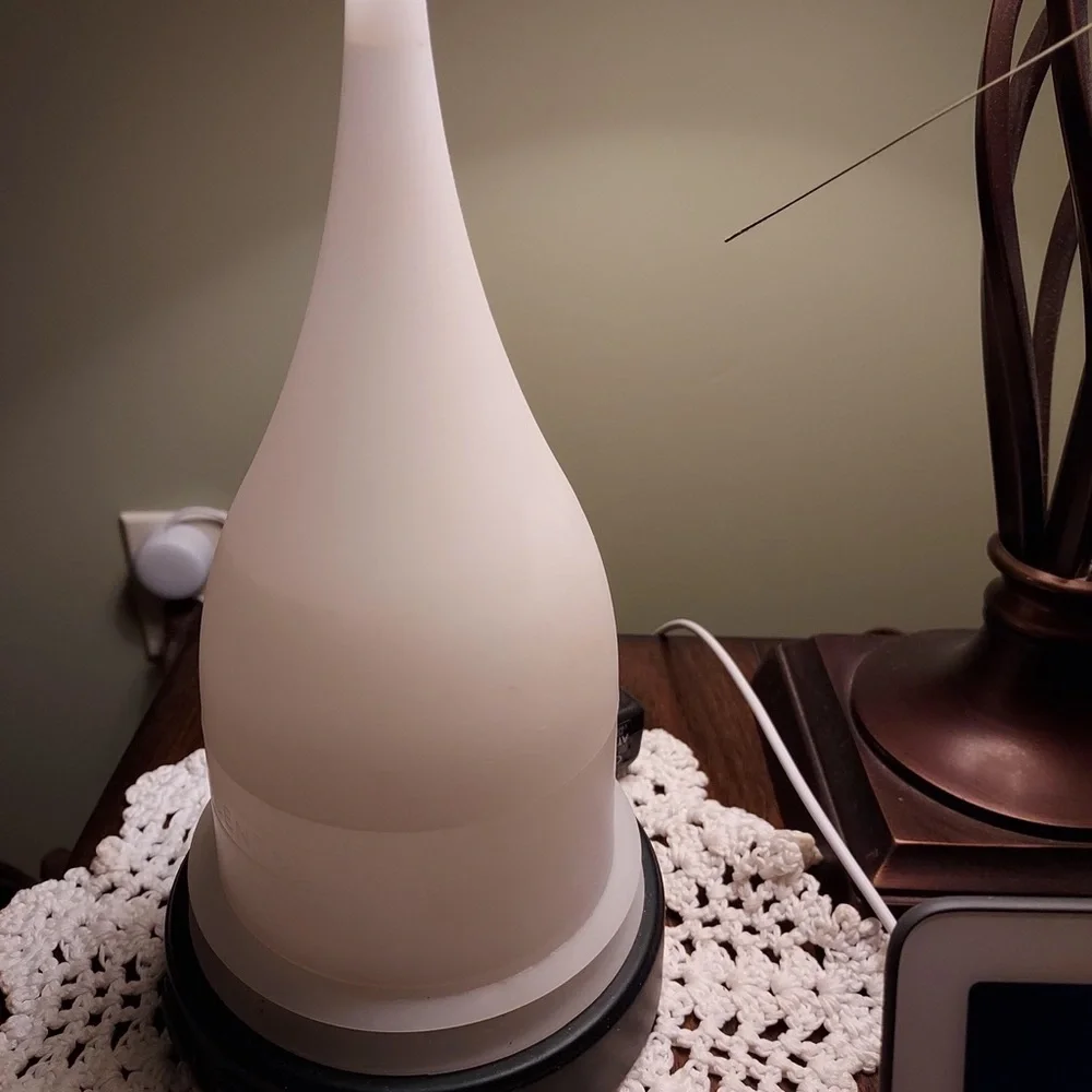 Scentsy diffuser & shade Instill